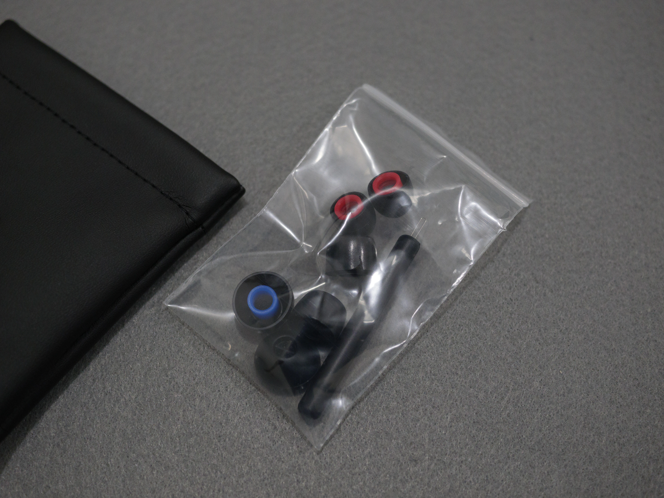 IE 100 PRO イヤーピースと清掃ツール
